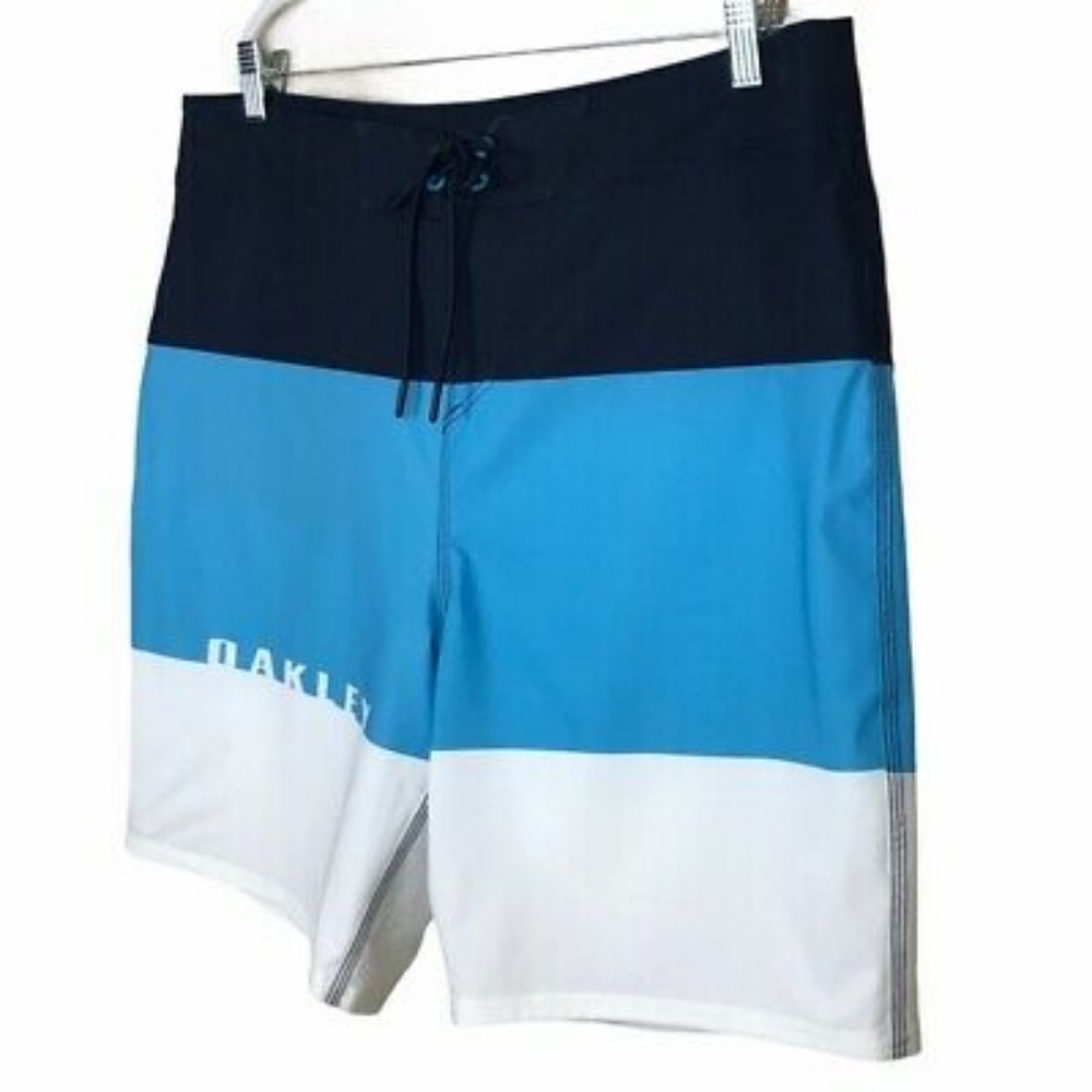 Oakley Men's 19” Color Block Boardshort - Cyan Blue - Sz 30